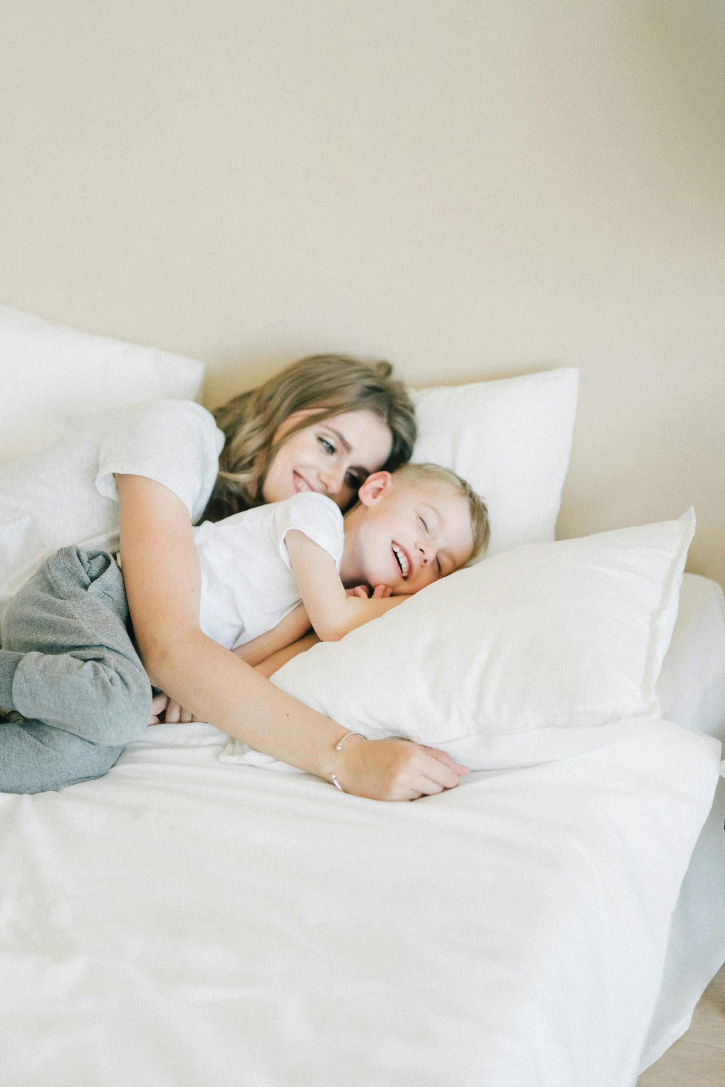 MomAndSonHosts