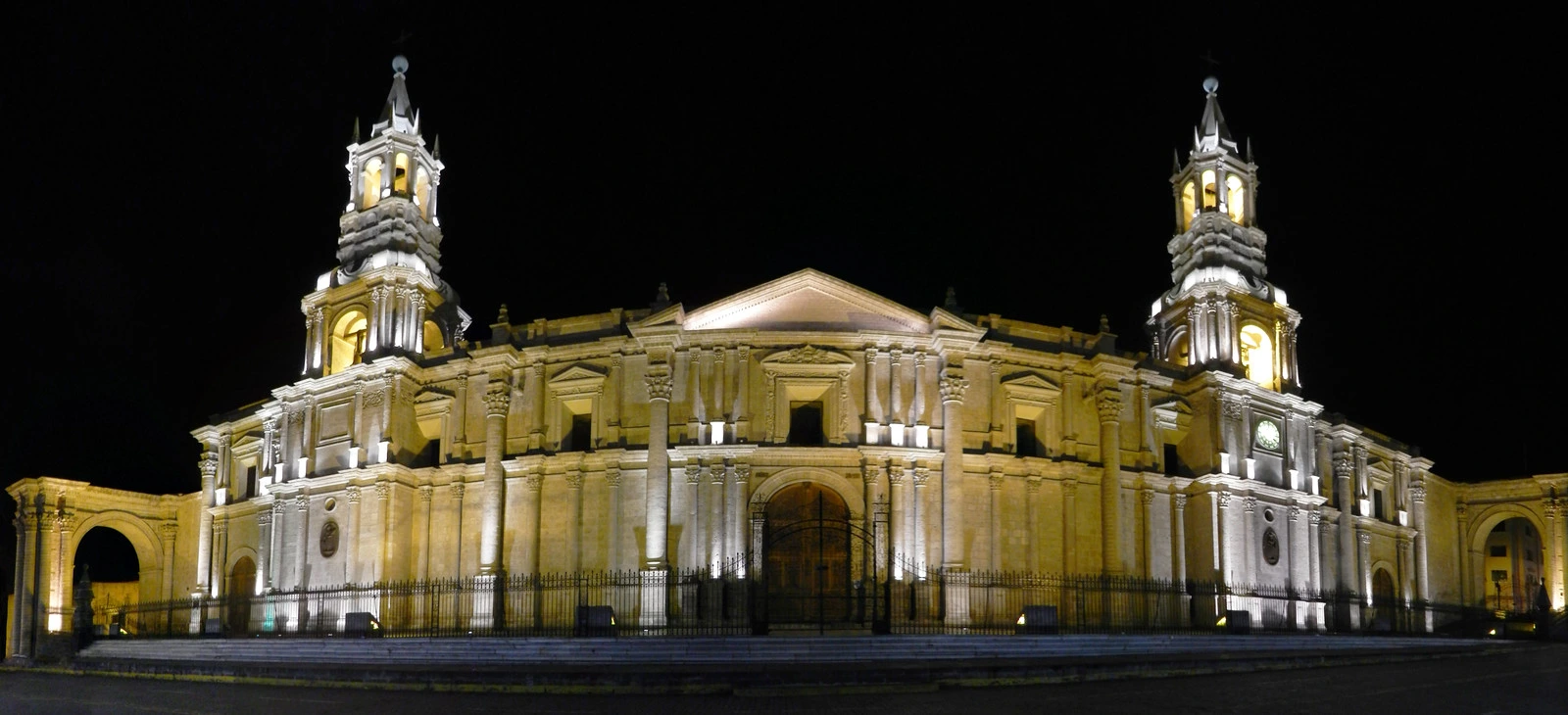 Basílica Catedral de la ciudad de Arequipa